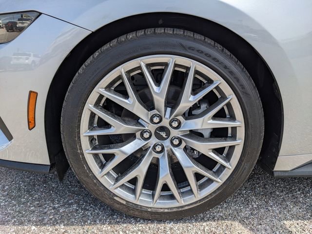 Used 2025 Ford Mustang Premium image 10