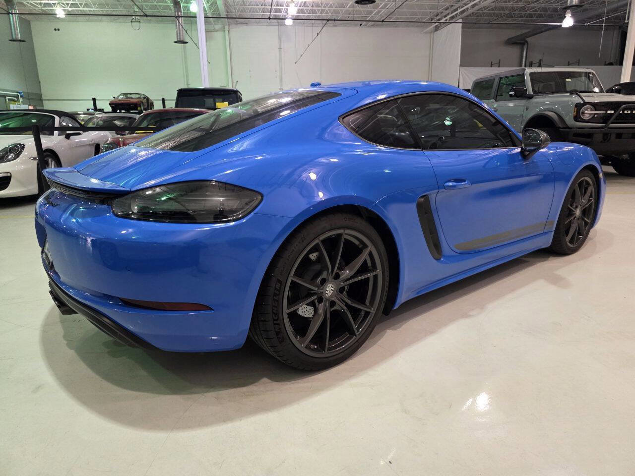 Used 2023 Porsche 718 Cayman w/ Premium Package RWD image 28