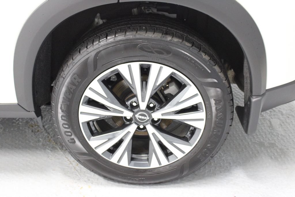 Certified 2023 Nissan Rogue SV FWD image 18