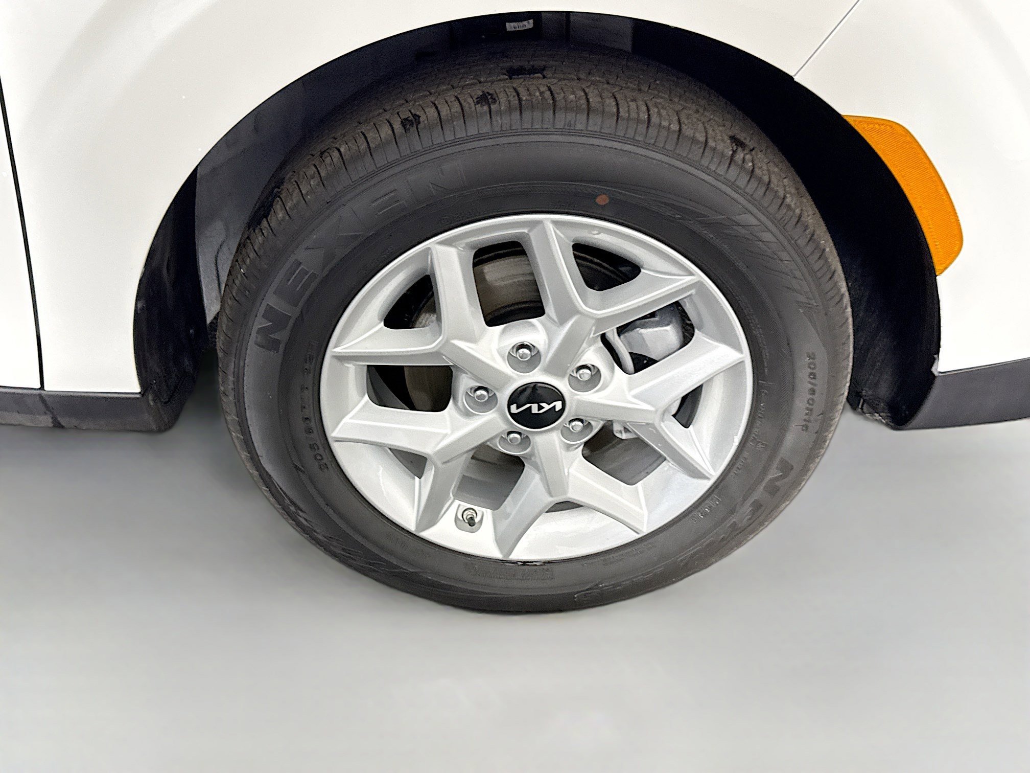 Used 2025 Kia Soul LX w/ LX Technology Package FWD image 31