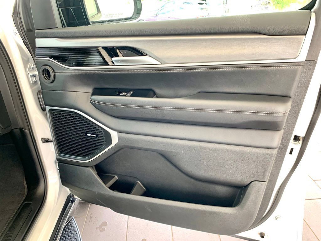 Used 2025 Jeep Wagoneer Series II w/ 8-Passenger Seating Package AWD/4WD image 32