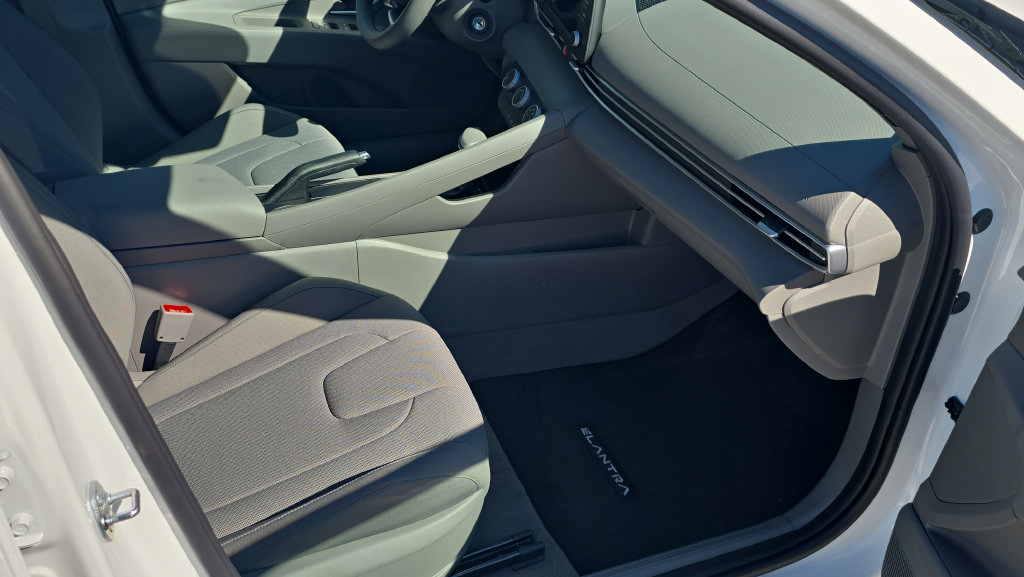 New 2026 Hyundai Elantra SE FWD image 13