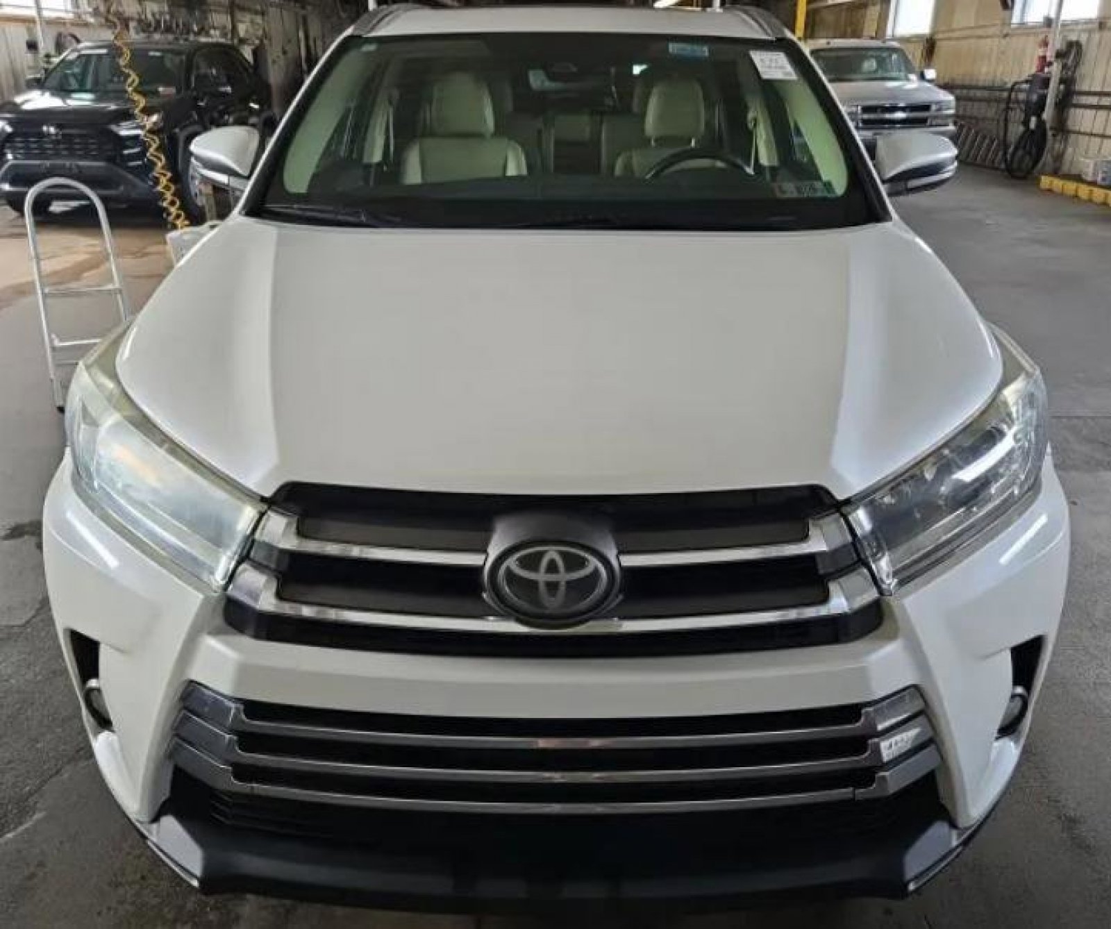 Used 2018 Toyota Highlander Limited AWD/4WD image 8