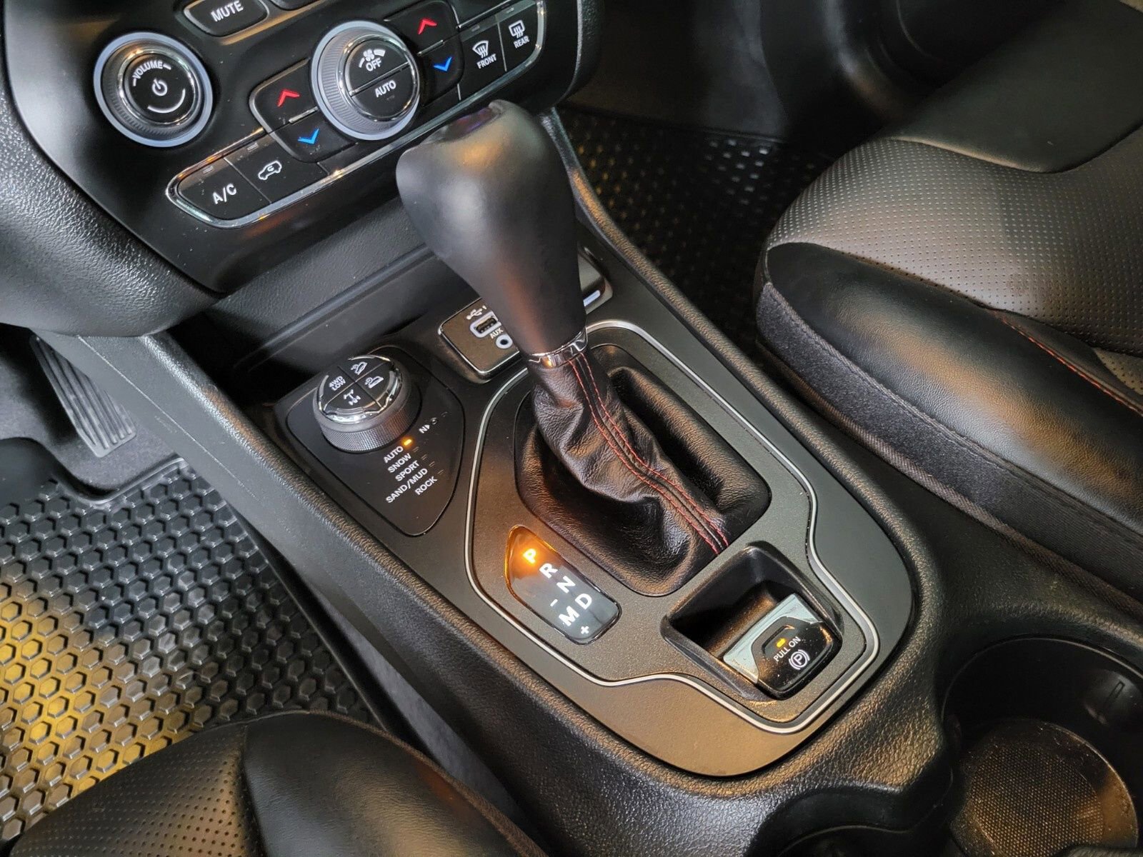 Used 2022 Jeep Cherokee Trailhawk w/ Sound & Nav Group image 28