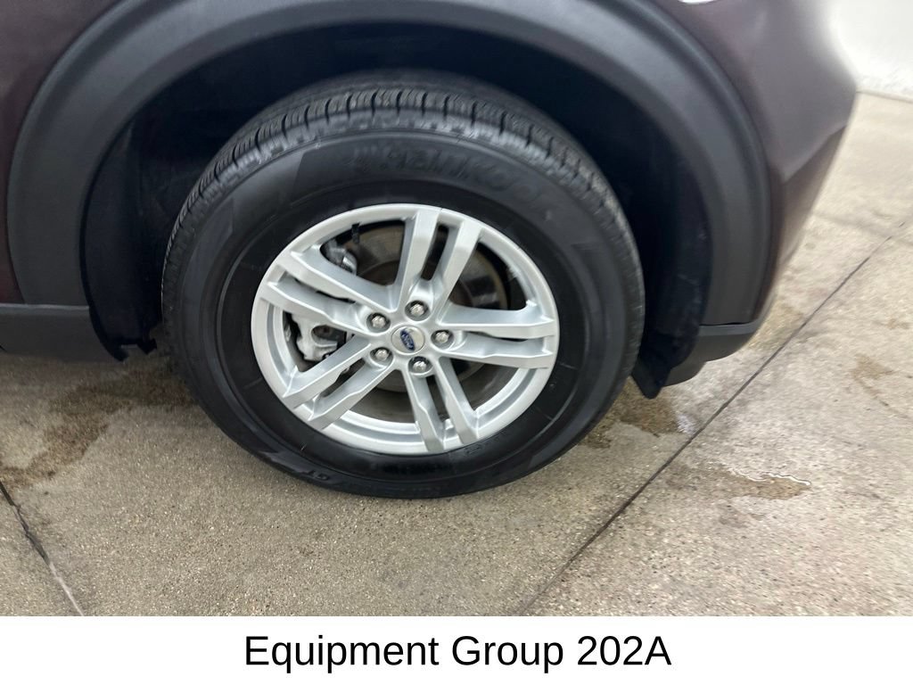 Used 2023 Ford Explorer XLT w/ Equipment Group 202A AWD/4WD image 17