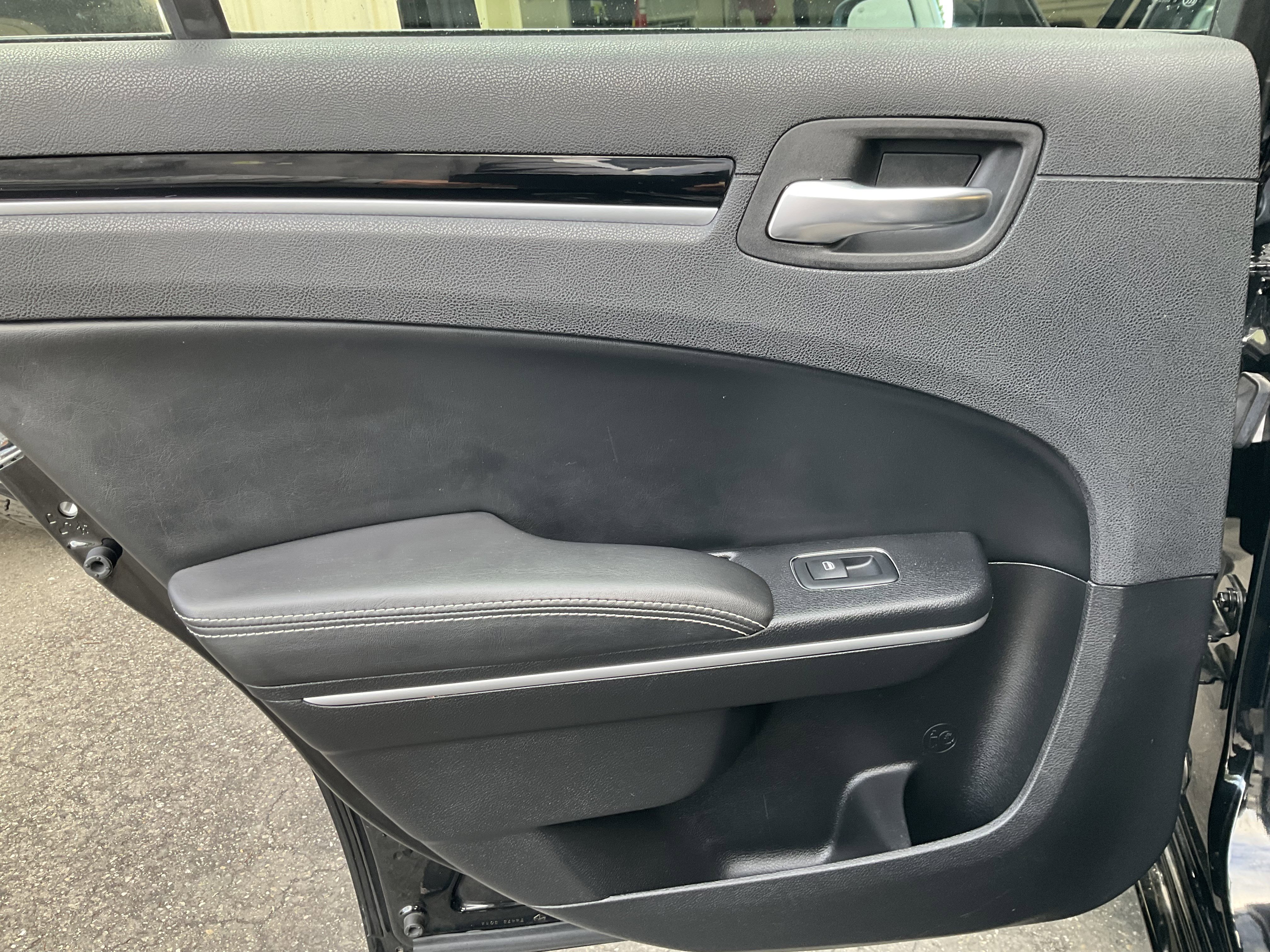 Used 2019 Chrysler 300 S AWD/4WD image 30