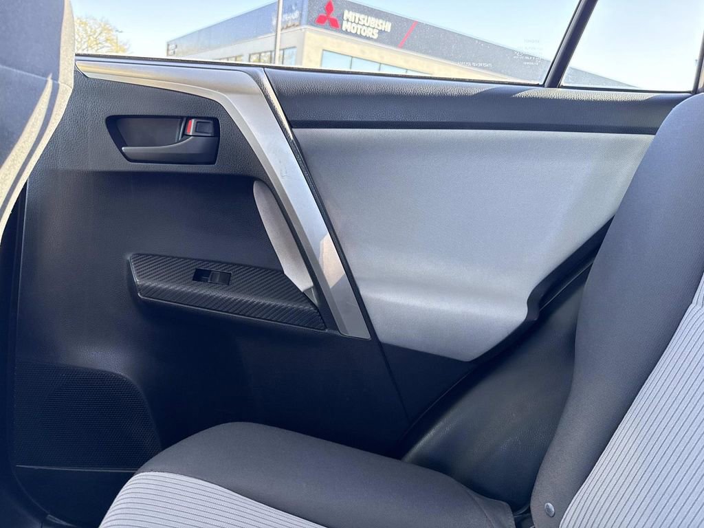 Used 2015 Toyota RAV4 LE image 15