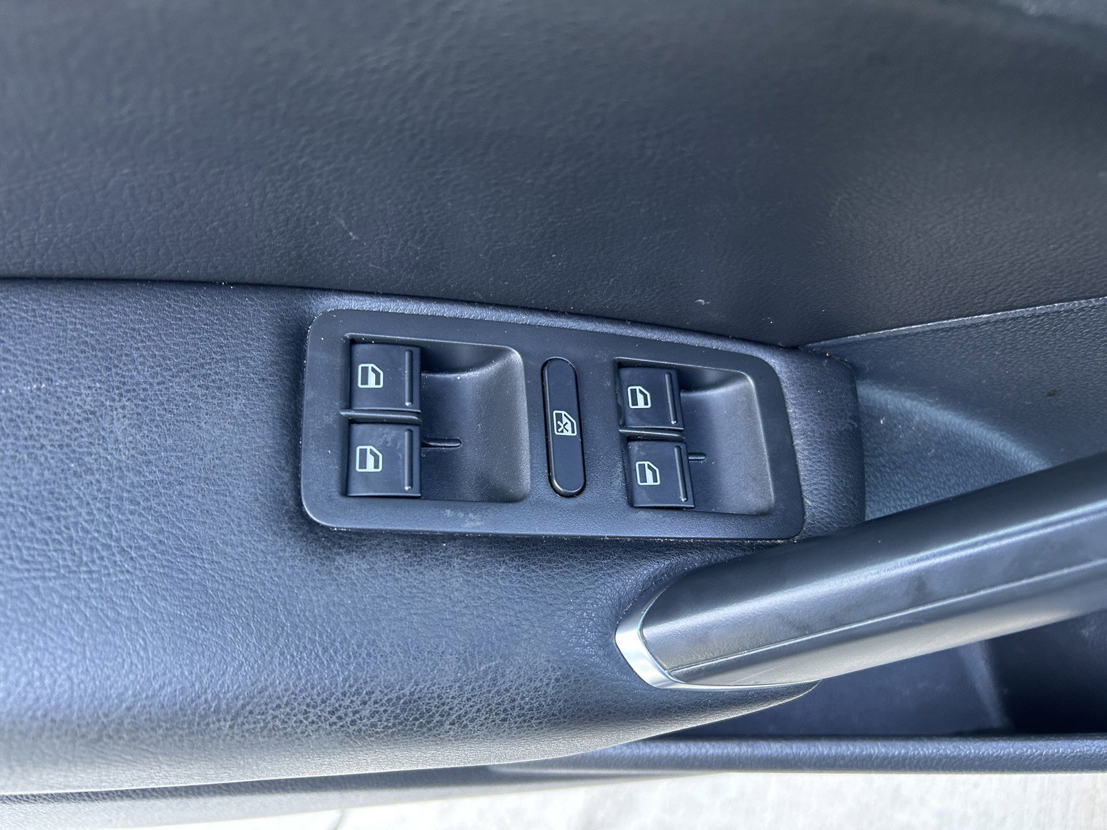 Used 2020 Volkswagen Passat 2.0T R-Line image 11