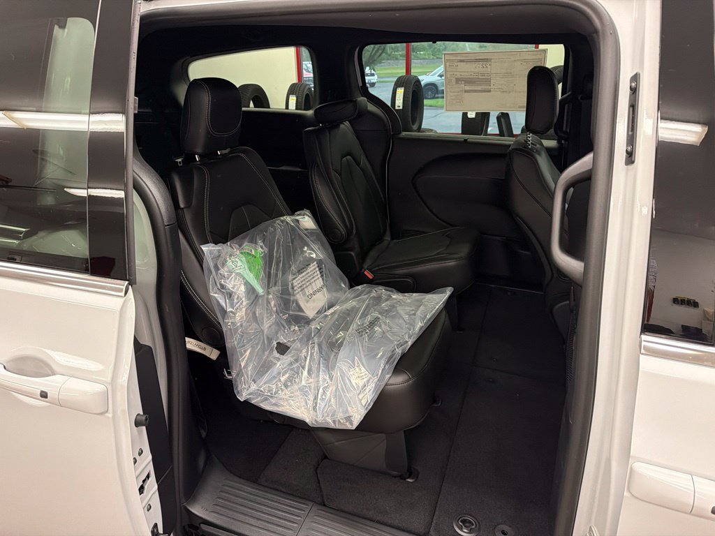 New 2027 Chrysler Pacifica LX FWD image 28