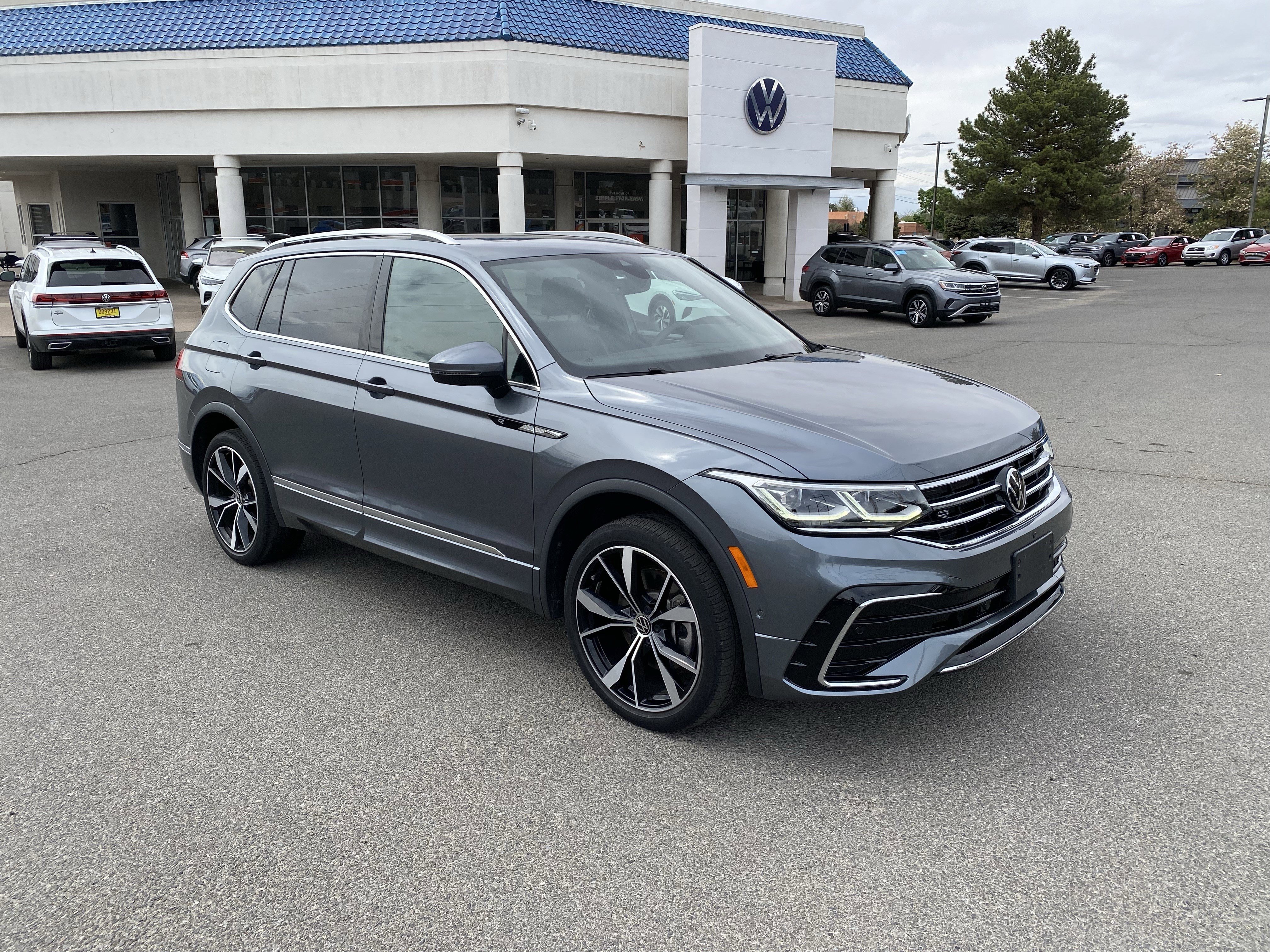 Used 2023 Volkswagen Tiguan SEL R-Line image 40