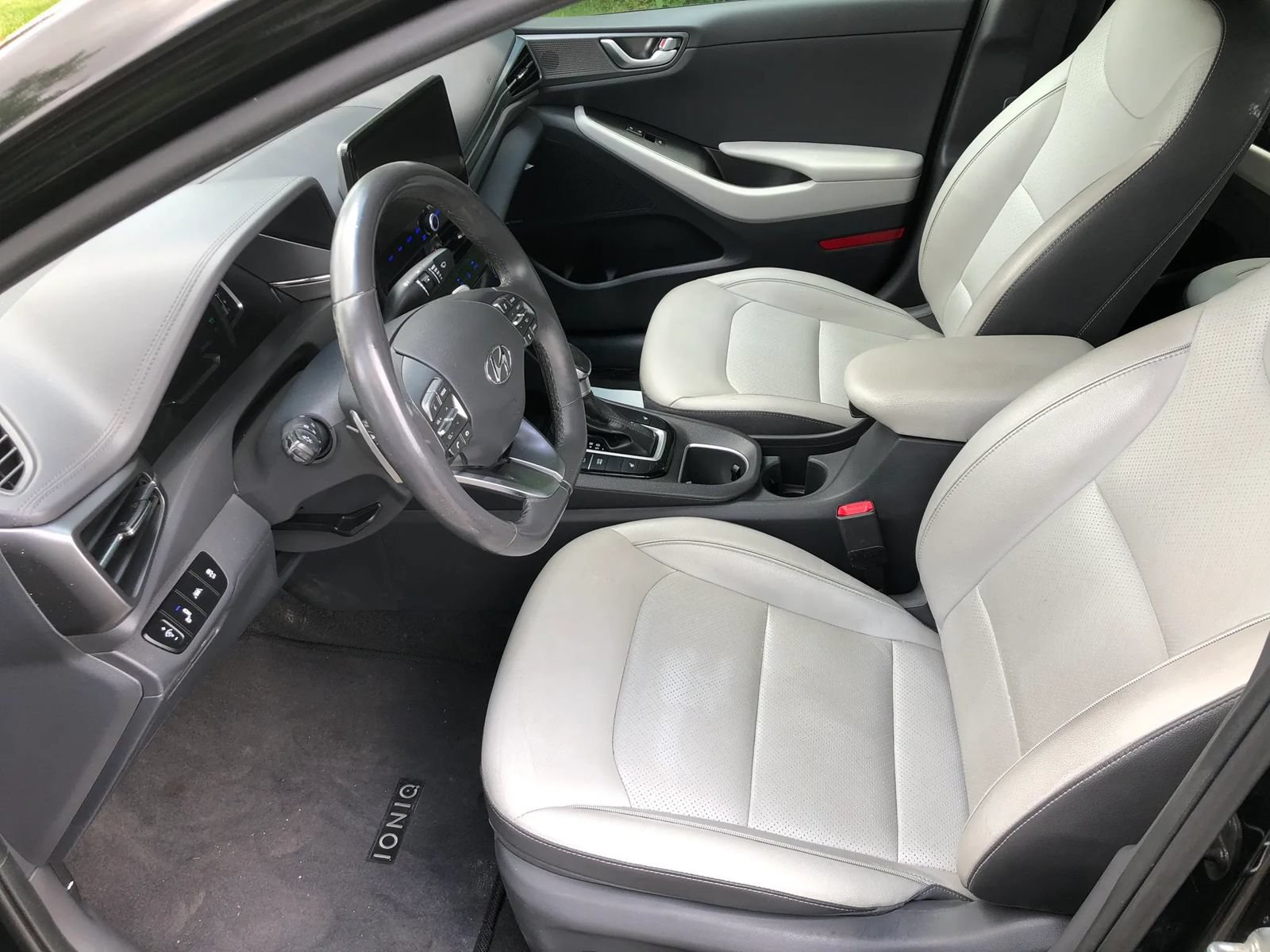 Used 2022 Hyundai Ioniq Limited FWD image 10