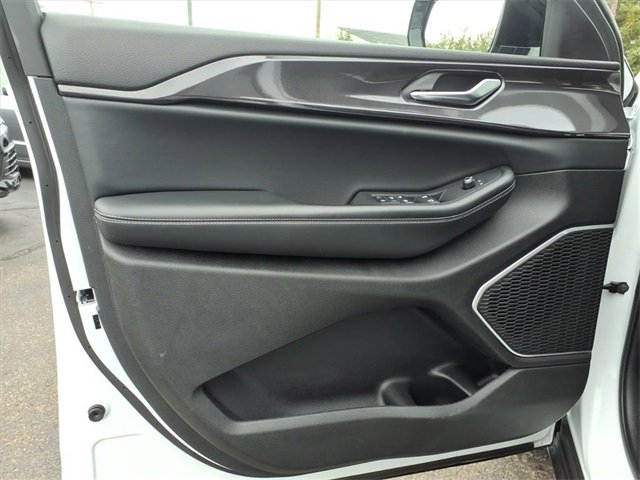 Certified 2022 Jeep Grand Cherokee Altitude image 16