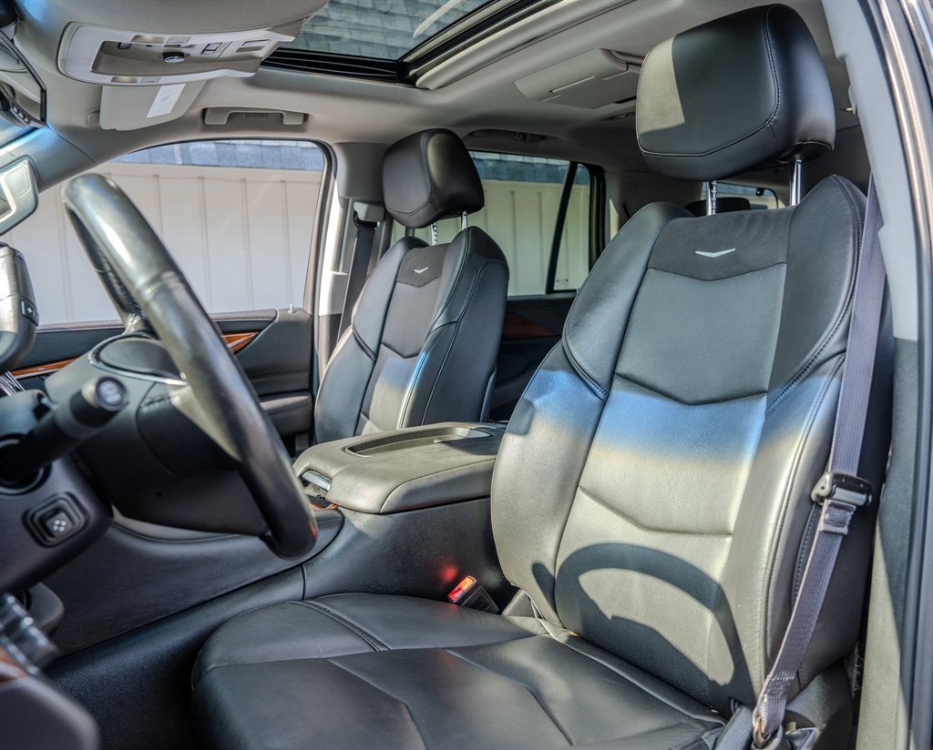 Used 2016 Cadillac Escalade Luxury image 28