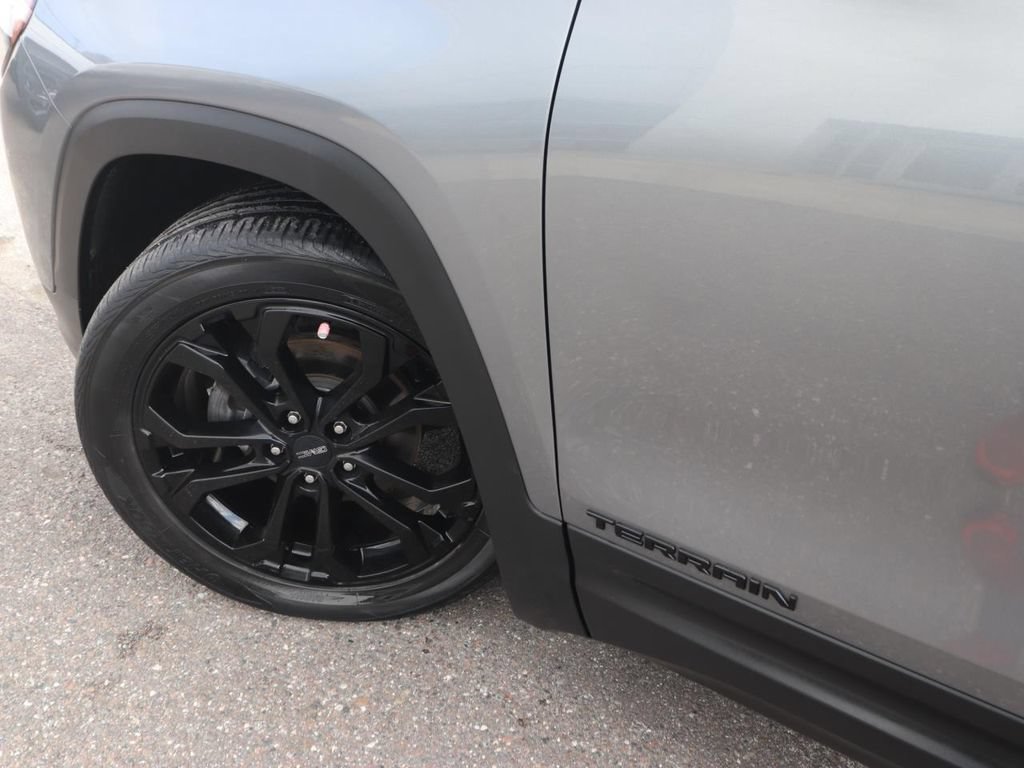 Used 2021 GMC Terrain SLT w/ Elevation Edition FWD image 3