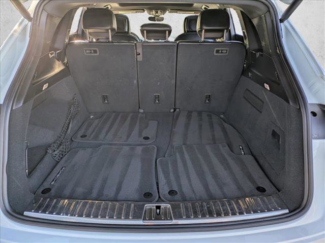 Used 2023 Porsche Cayenne Platinum Edition image 9