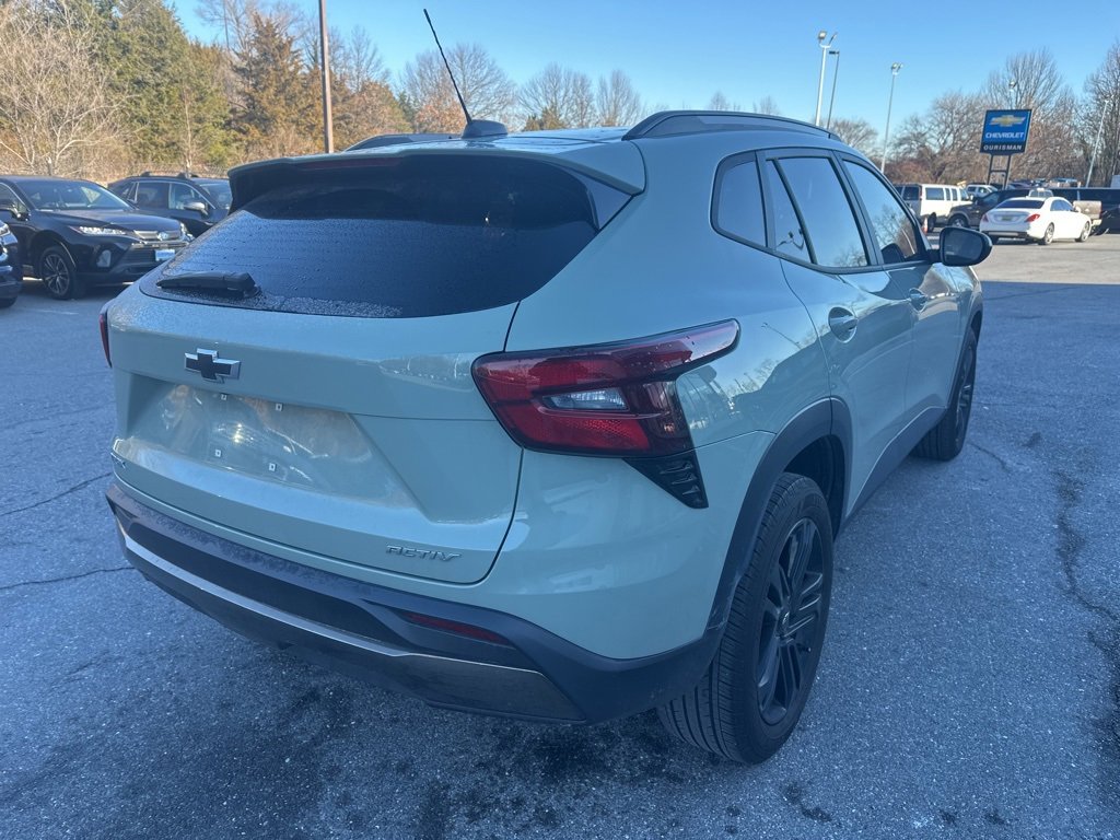 Used 2024 Chevrolet Trax ACTIV w/ Sunroof Package image 5