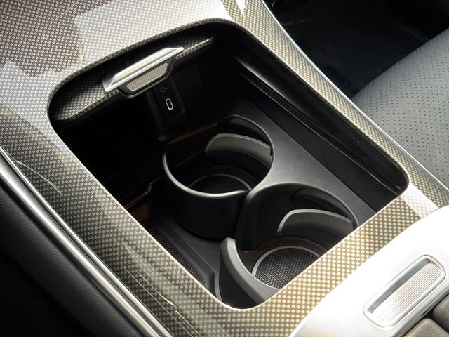 Used 2025 Mercedes-Benz GLC 300 4MATIC image 38