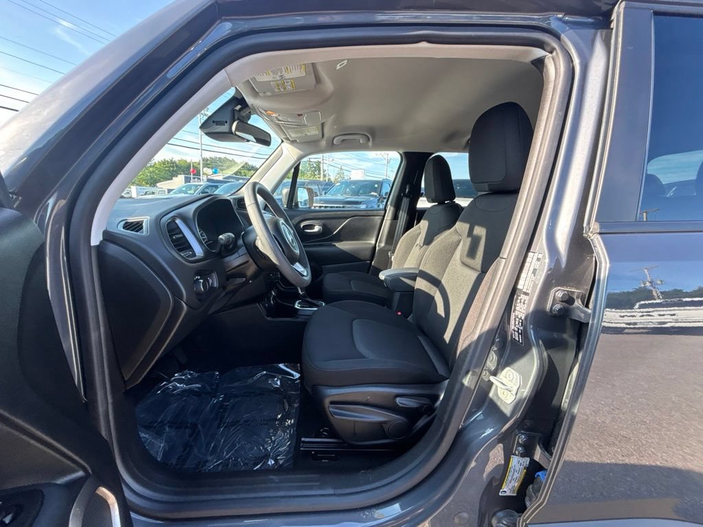 Certified 2023 Jeep Renegade Latitude AWD/4WD image 10