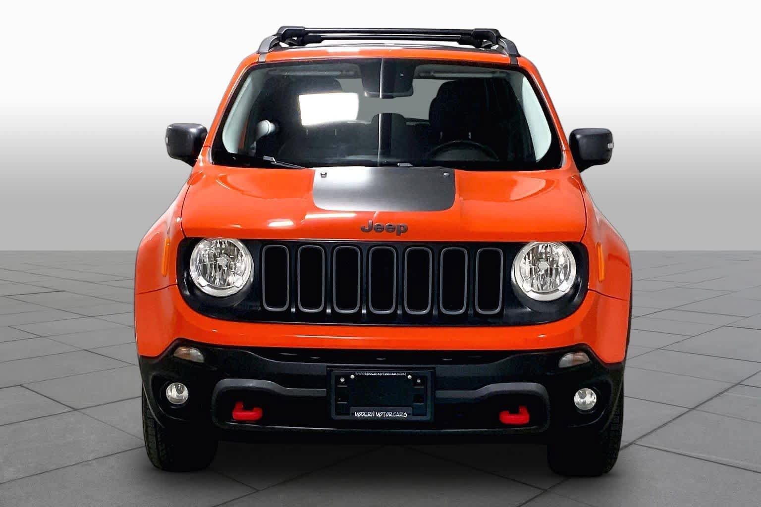 Used 2016 Jeep Renegade Trailhawk w/ Premium Trailhawk Package AWD/4WD image 3