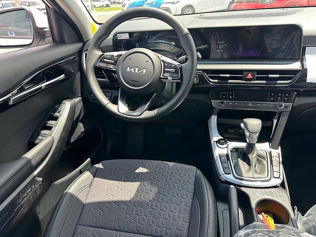 Used 2025 Kia Seltos S AWD/4WD image 18