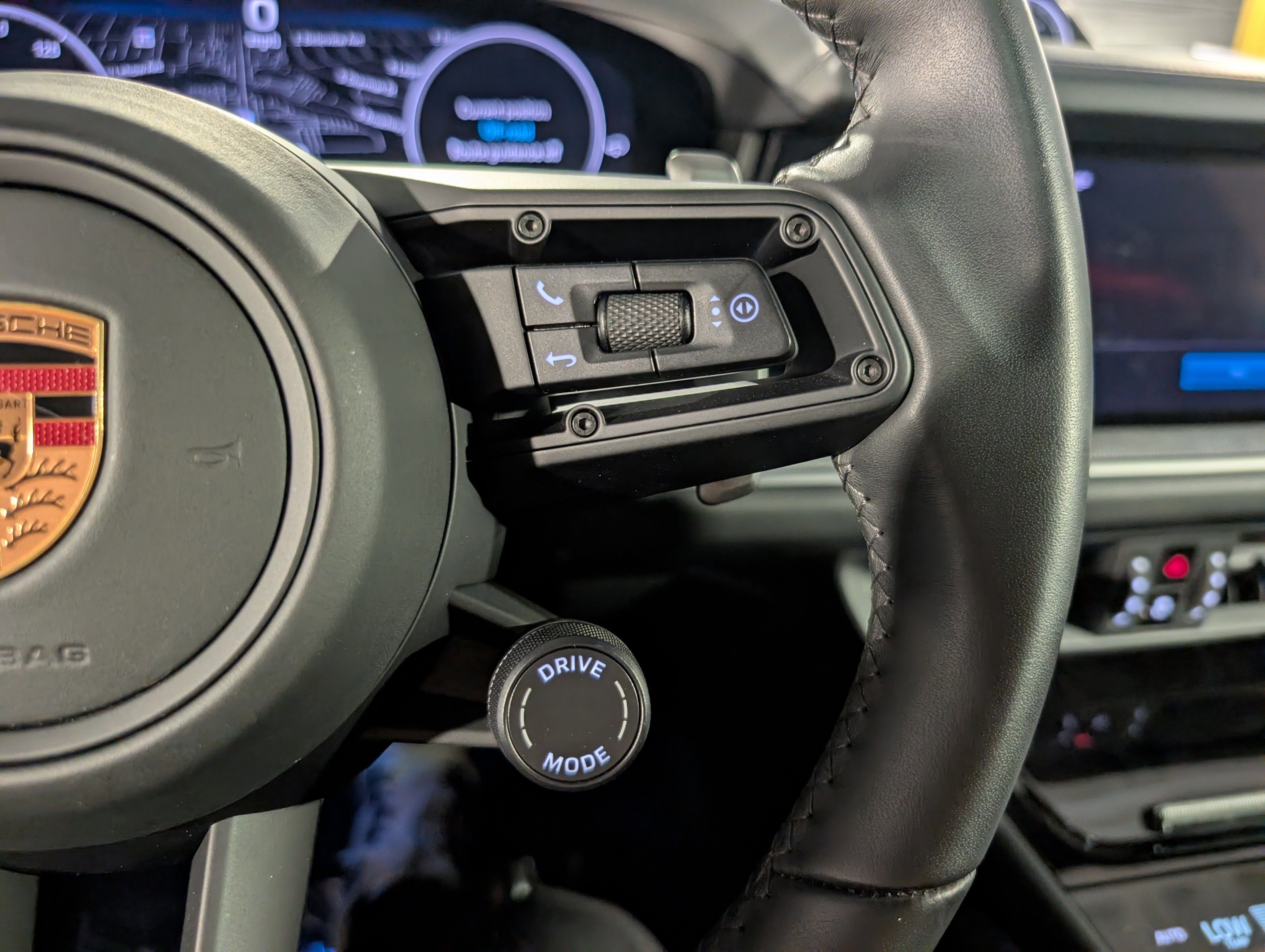 Certified 2025 Porsche Cayenne S image 30