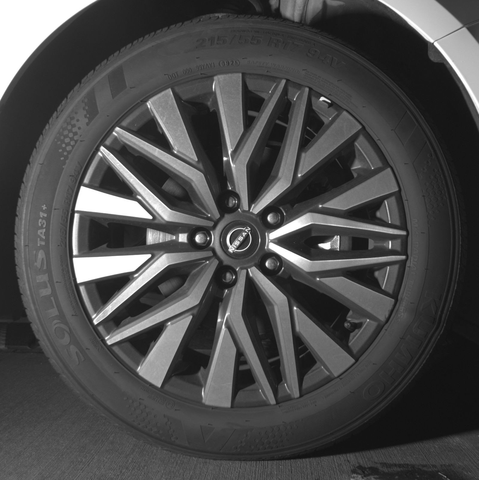 Used 2025 Nissan Altima 2.5 SV FWD image 13