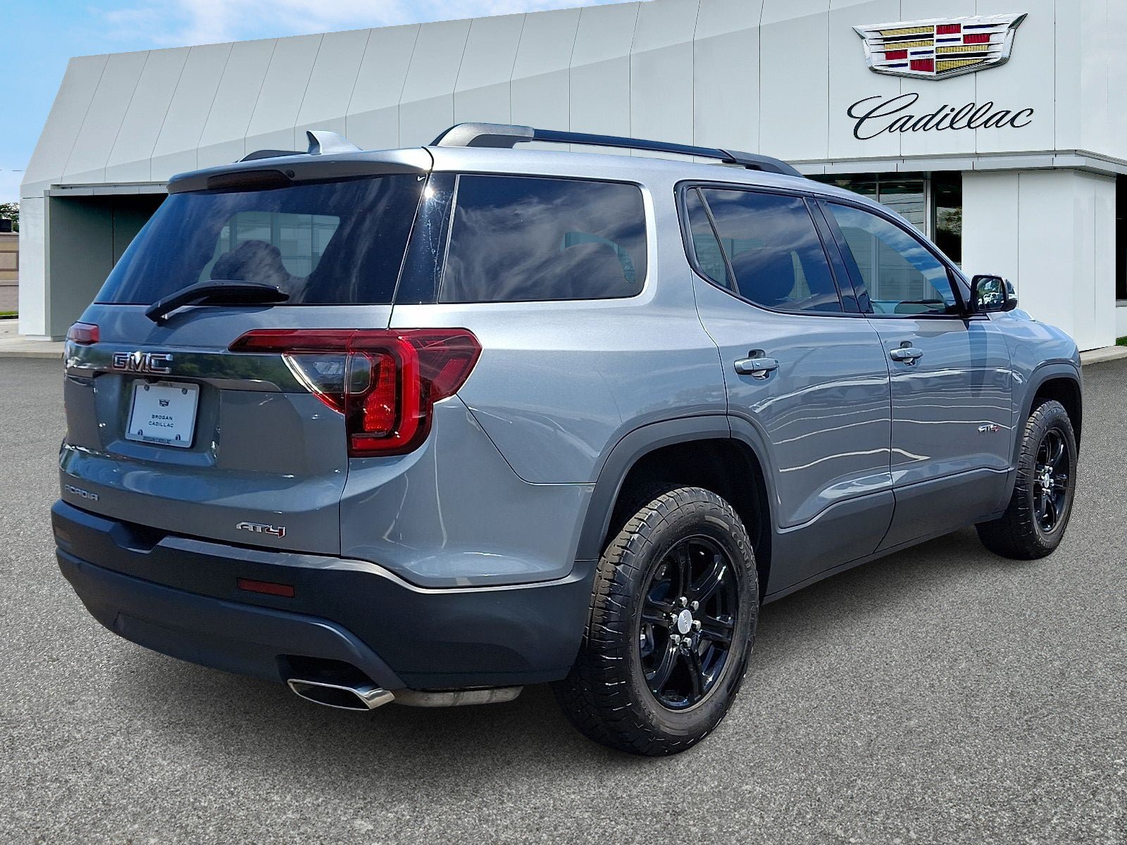 Used 2023 GMC Acadia AT4 w/ Technology Package AWD/4WD image 6