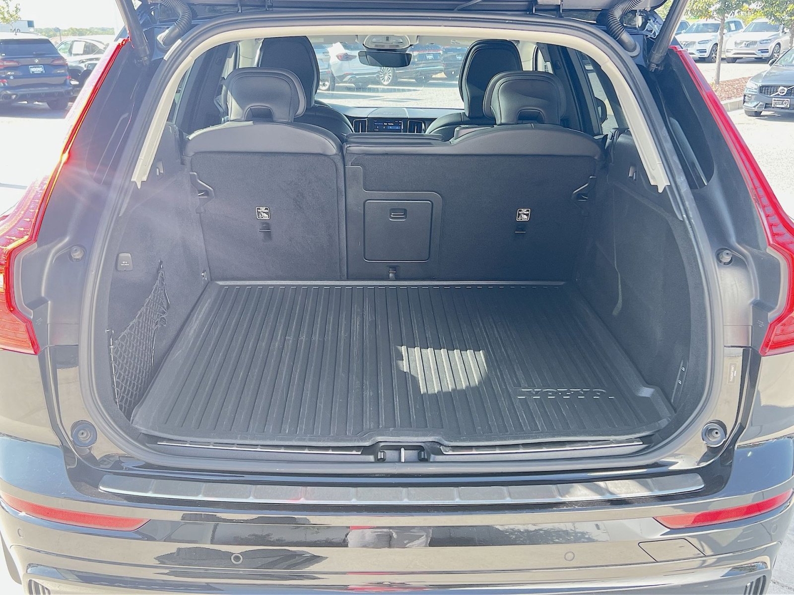 Certified 2023 Volvo XC60 B6 Ultimate w/ Climate Package image 26