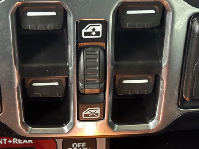 Used 2023 Jeep Gladiator Rubicon w/ Cold Weather Group AWD/4WD image 31