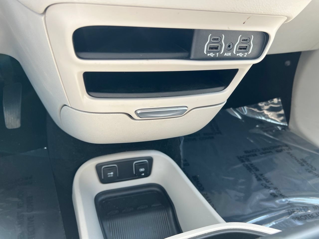 Used 2021 Chrysler Pacifica Touring-L FWD image 34
