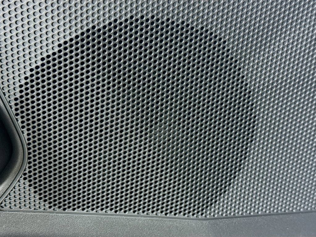 Used 2024 Land Rover Discovery Dynamic SE image 22