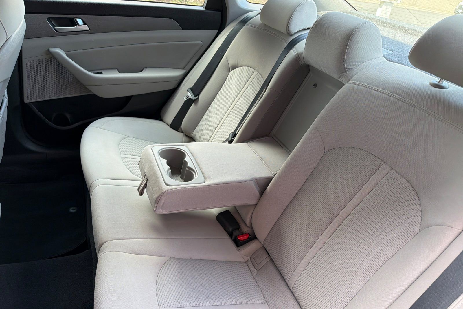 Used 2015 Hyundai Sonata SE w/ Option Group 02 image 16