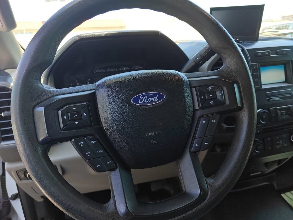 Used 2017 Ford F550 2WD Regular Cab Super Duty image 11