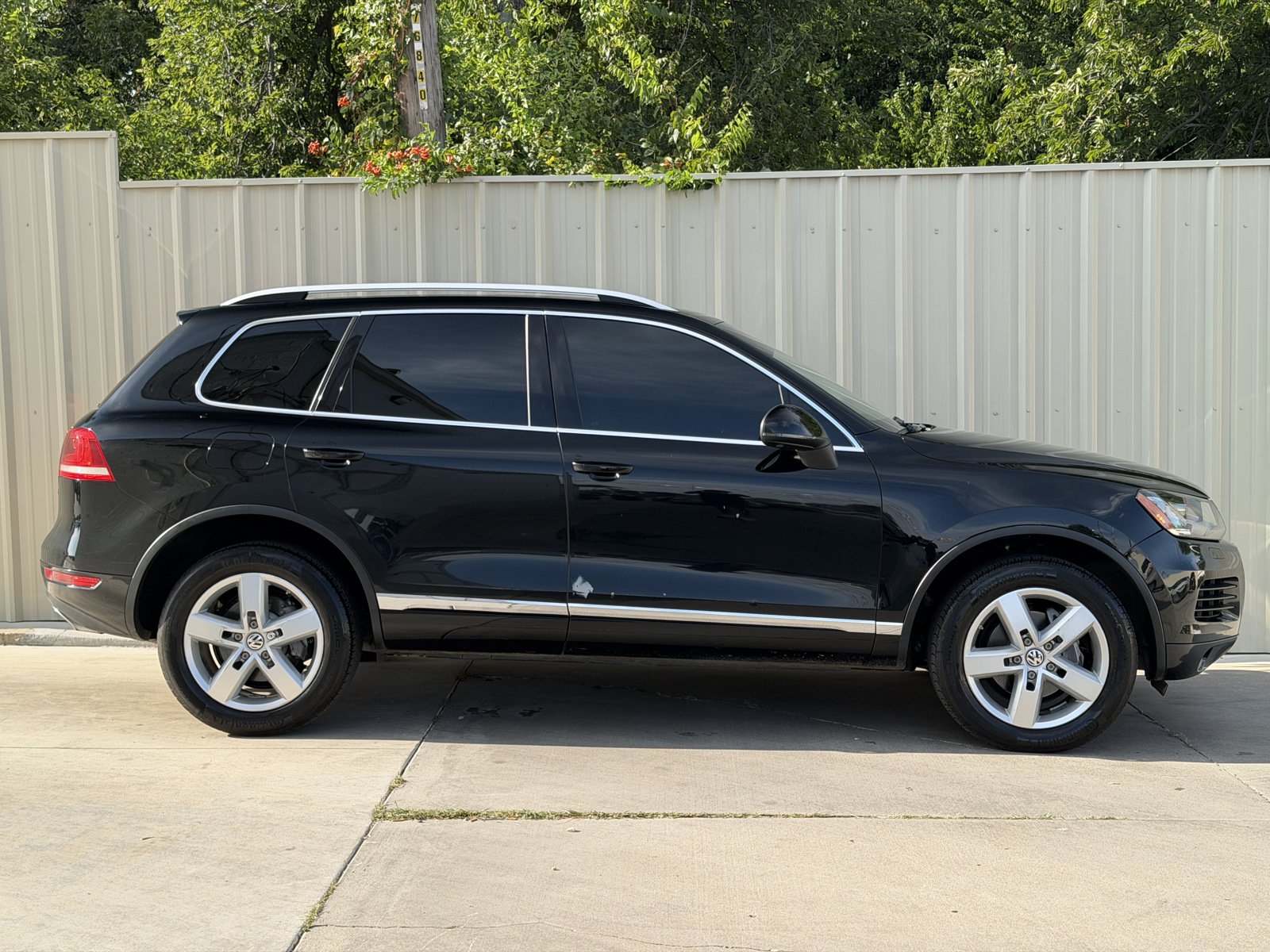 Used 2014 Volkswagen Touareg VR6 AWD/4WD image 4