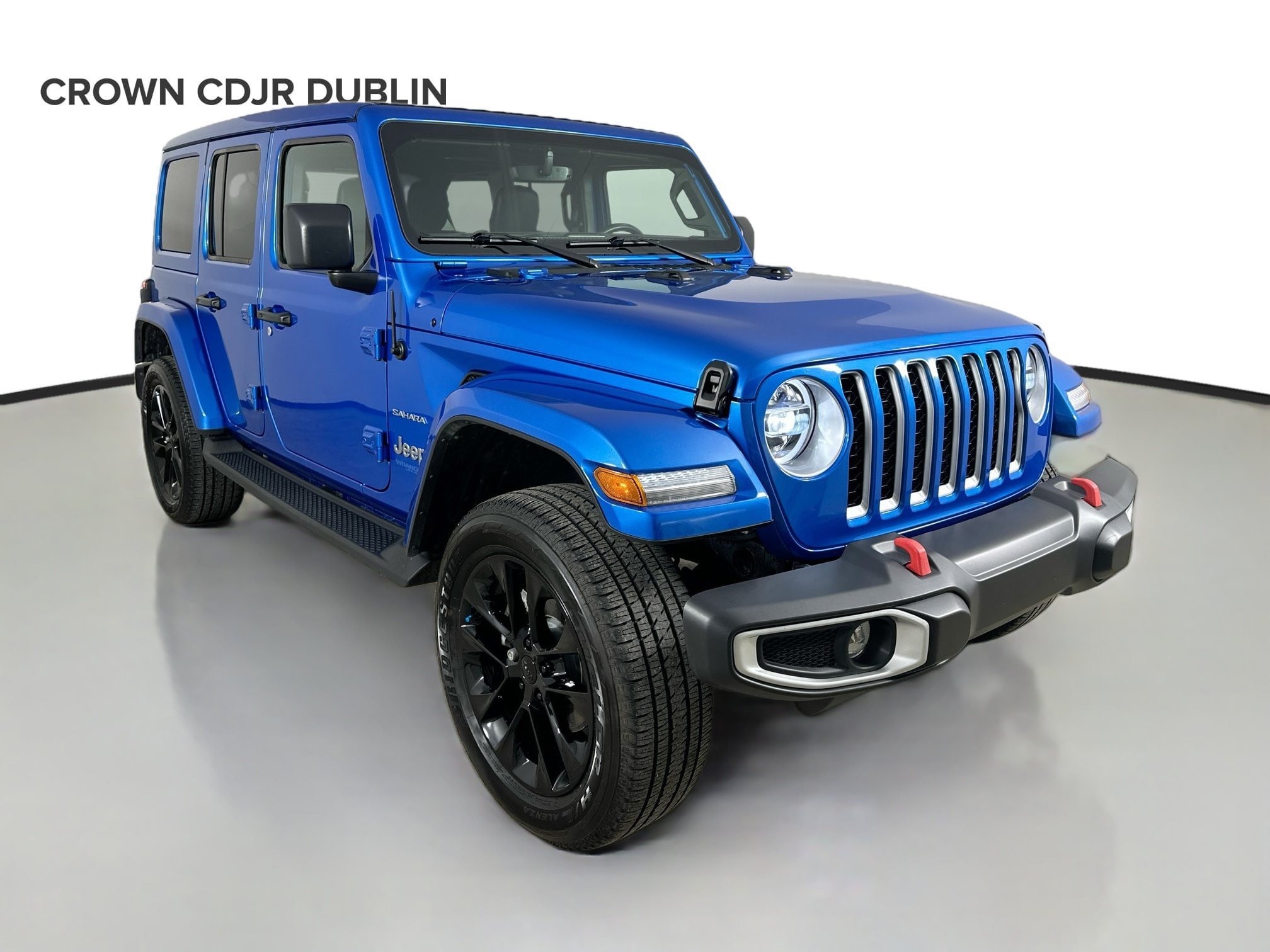 Used 2022 Jeep Wrangler Unlimited Sahara w/ Cold Weather Group AWD/4WD image 3