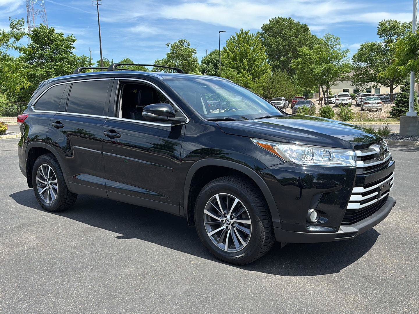 Used 2019 Toyota Highlander XLE AWD/4WD image 10