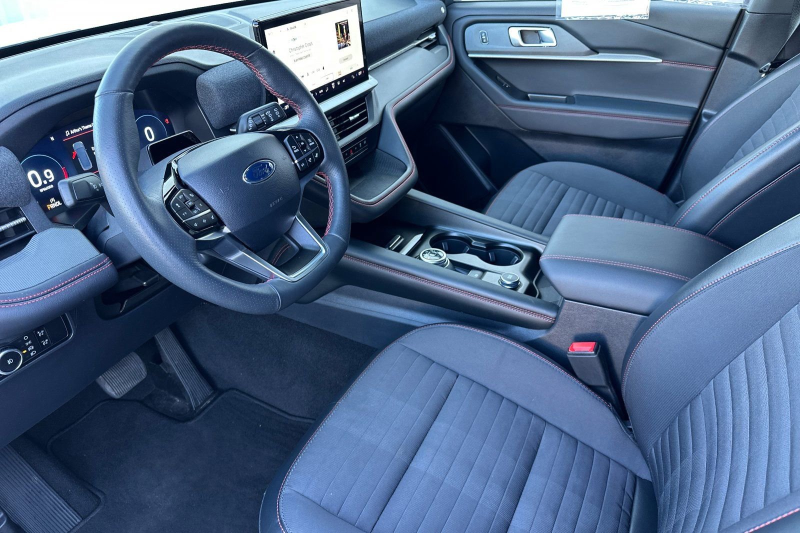 Certified 2025 Ford Explorer ST-Line w/ ST-Line Street Pack image 10