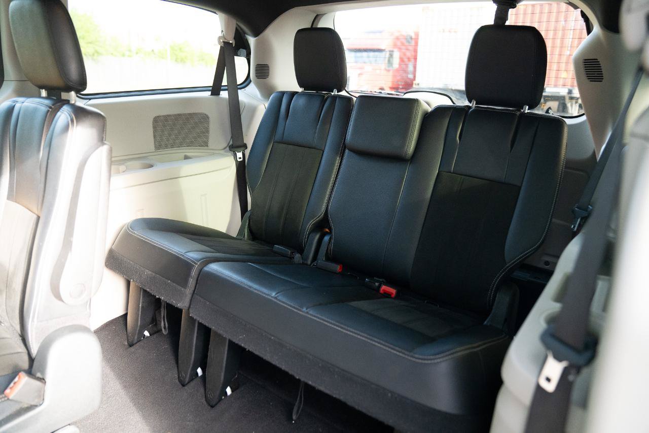 Used 2019 Dodge Grand Caravan SXT FWD image 26
