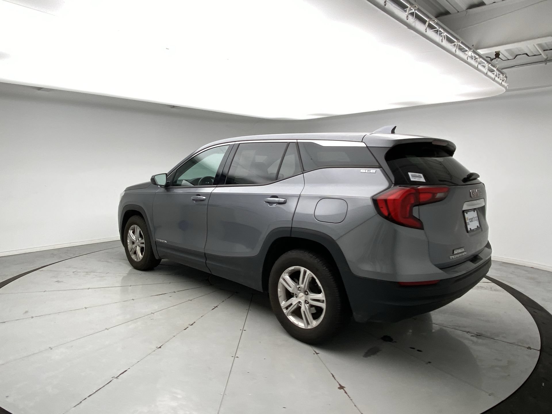 Used 2020 GMC Terrain SLE FWD image 3