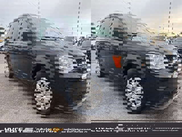 Used 2018 Dodge Grand Caravan SE w/ UConnect Hands-Free Group