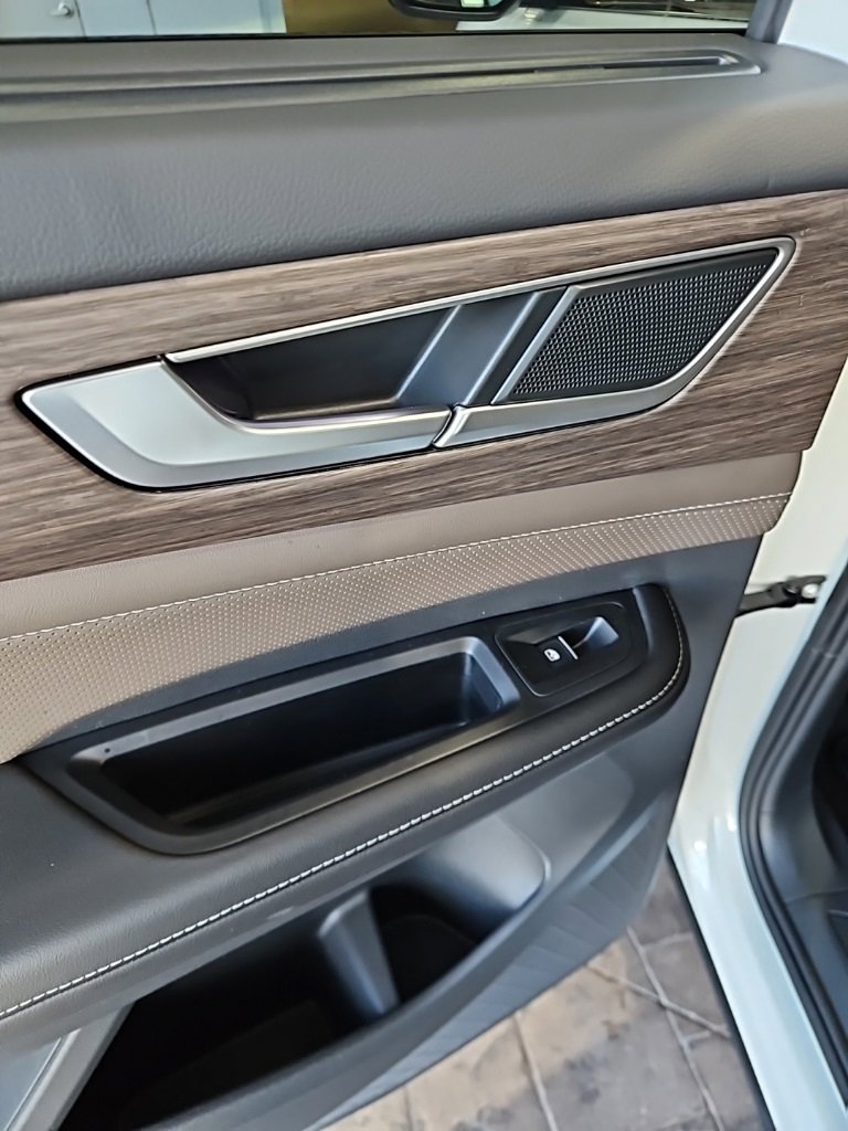 New 2026 Volkswagen Atlas SEL image 23