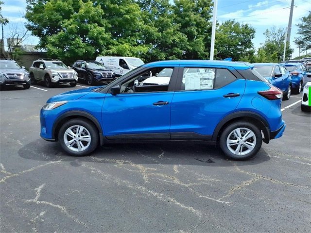 New 2025 Nissan Kicks Play S image 2