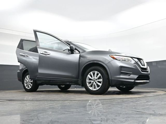 Used 2018 Nissan Rogue SV image 41