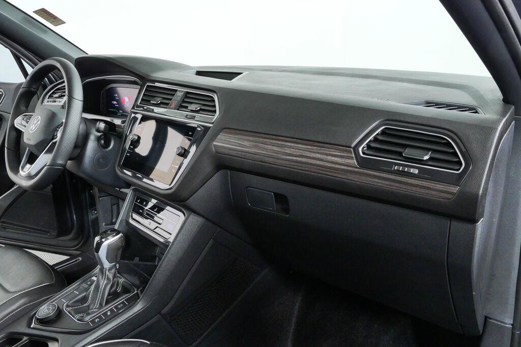 Used 2024 Volkswagen Tiguan SEL R-Line AWD/4WD image 25