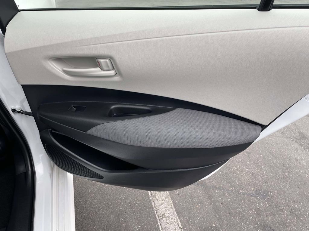 Used 2025 Toyota Corolla LE image 42