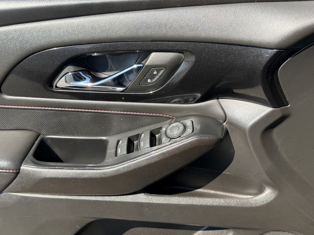 Used 2023 Chevrolet Traverse RS image 34