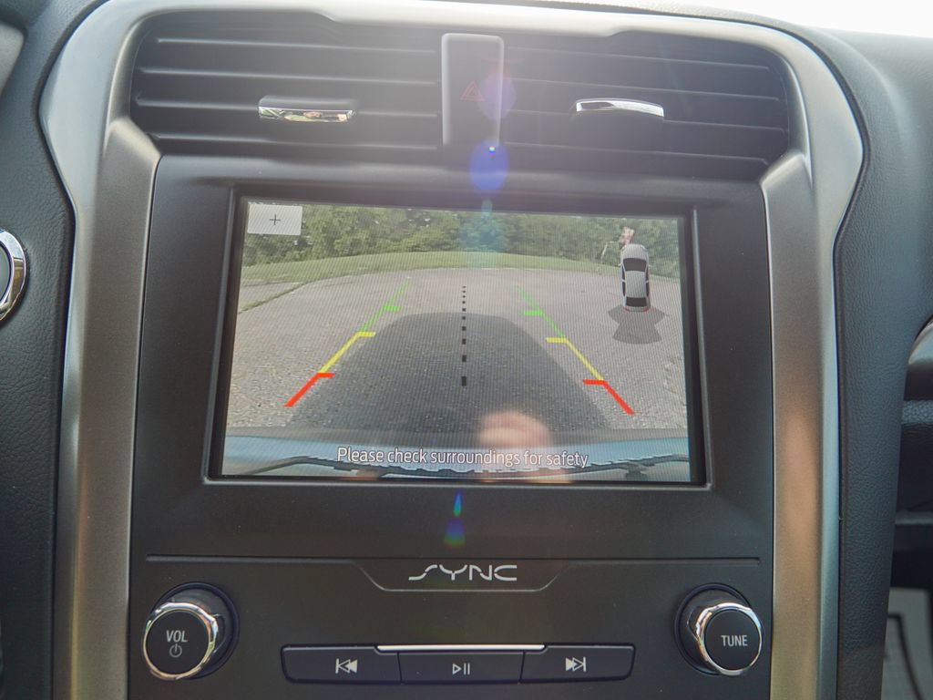 Used 2020 Ford Fusion SE FWD image 20