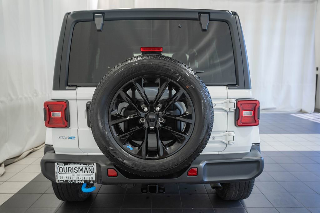 Used 2023 Jeep Wrangler Unlimited Sahara w/ Cold Weather Group AWD/4WD image 5
