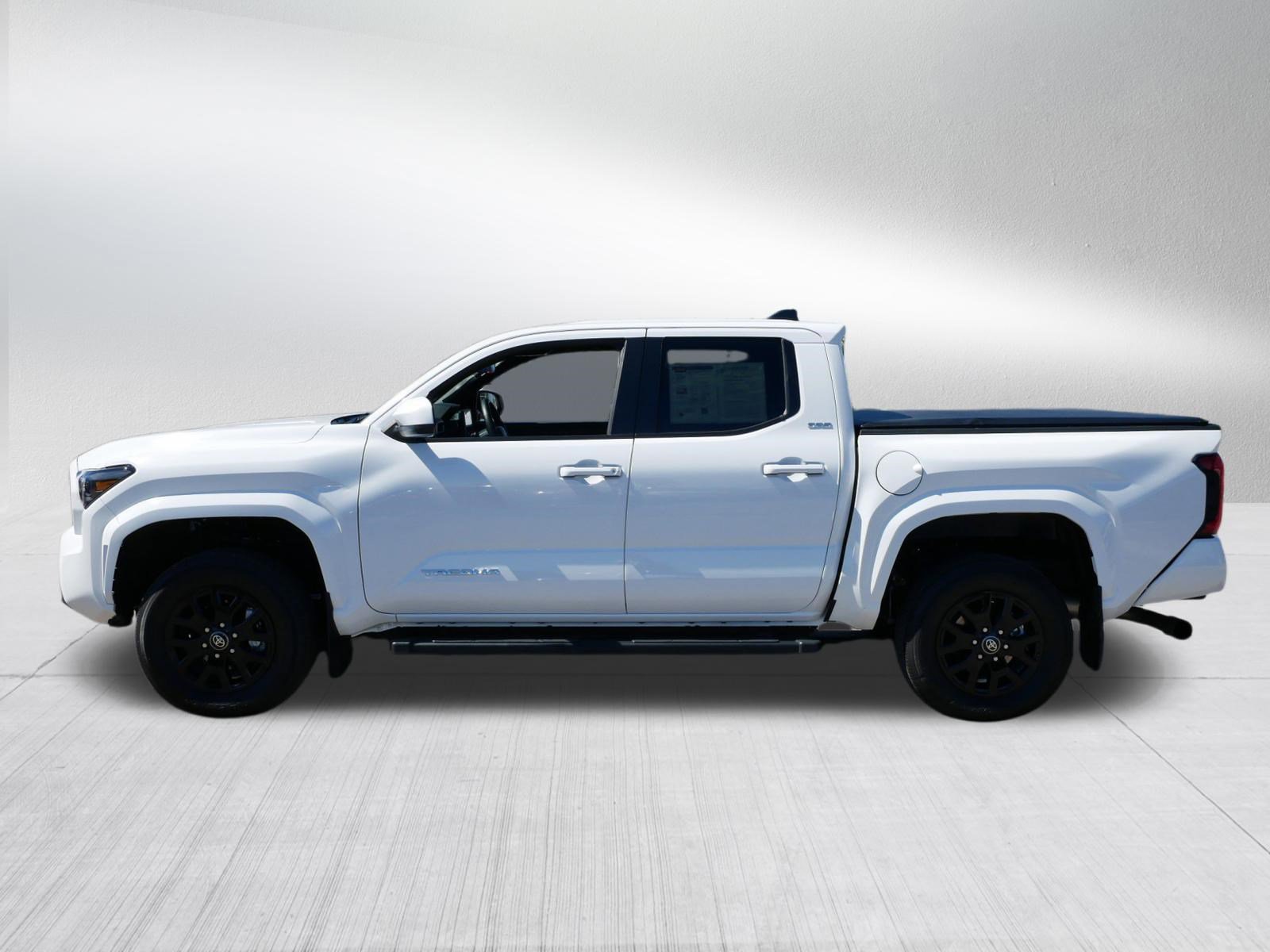 Used 2024 Toyota Tacoma SR5 AWD/4WD image 4