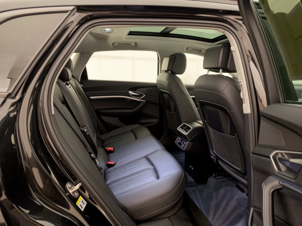 Used 2024 Audi Q8 e-tron Premium AWD/4WD image 29